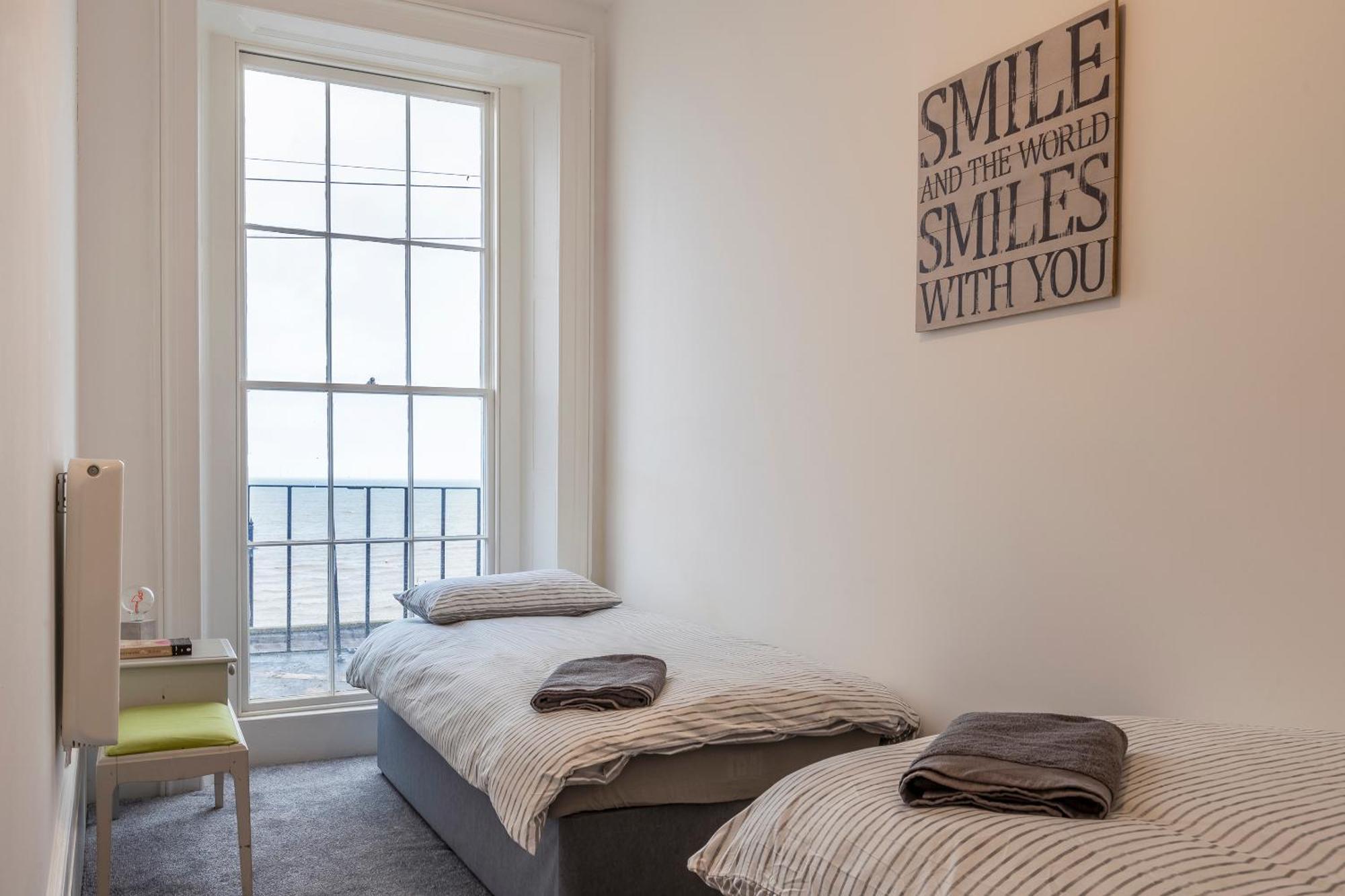 Seaside Serenity: Stylish Sea View Apartments In Herne Bay Eksteriør bilde