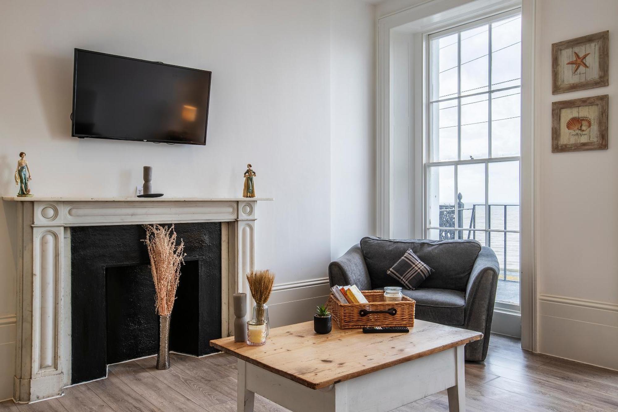 Seaside Serenity: Stylish Sea View Apartments In Herne Bay Eksteriør bilde