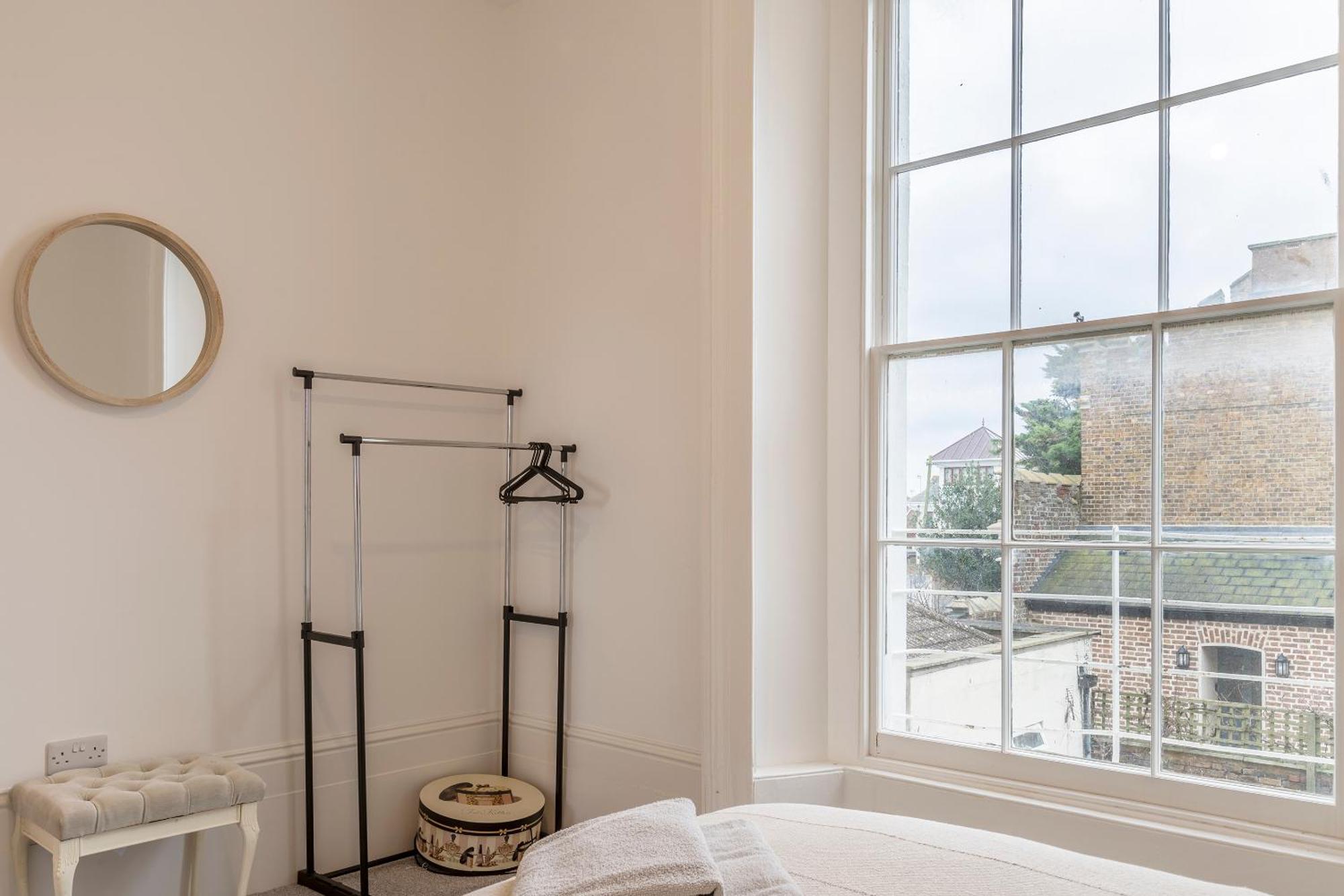 Seaside Serenity: Stylish Sea View Apartments In Herne Bay Eksteriør bilde