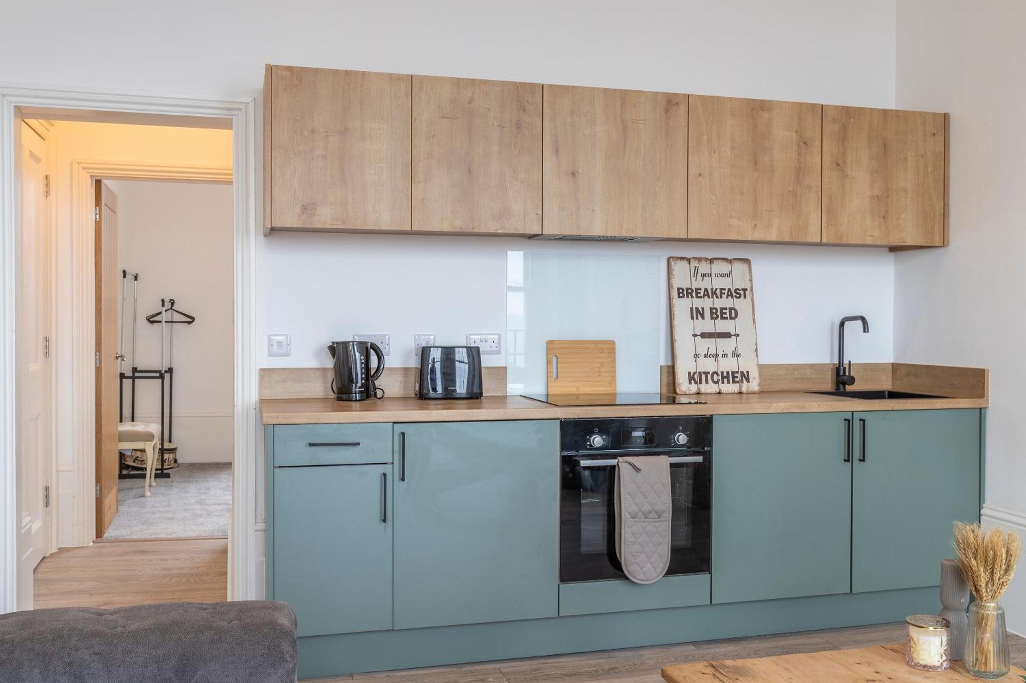 Seaside Serenity: Stylish Sea View Apartments In Herne Bay Eksteriør bilde