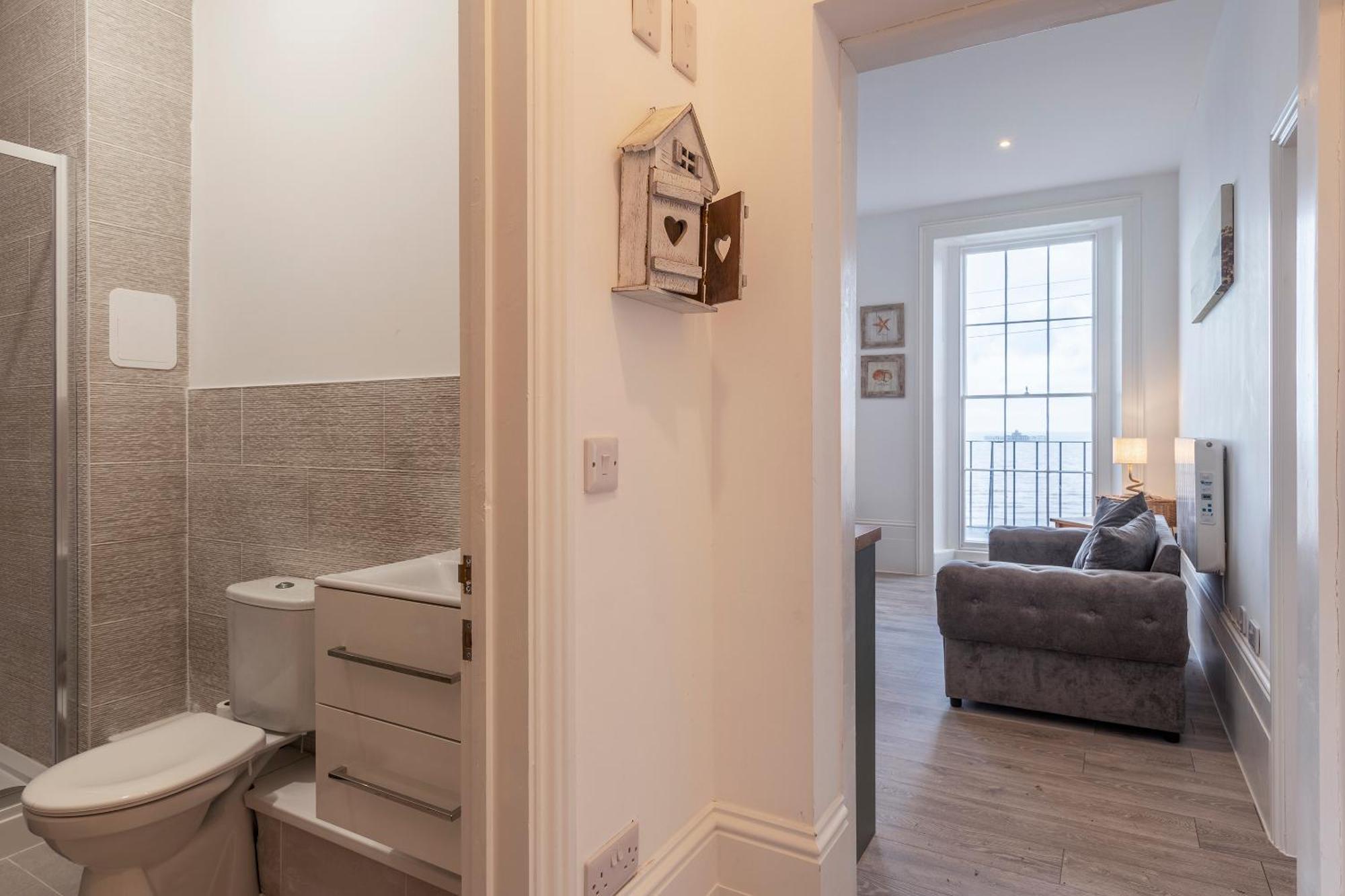 Seaside Serenity: Stylish Sea View Apartments In Herne Bay Eksteriør bilde