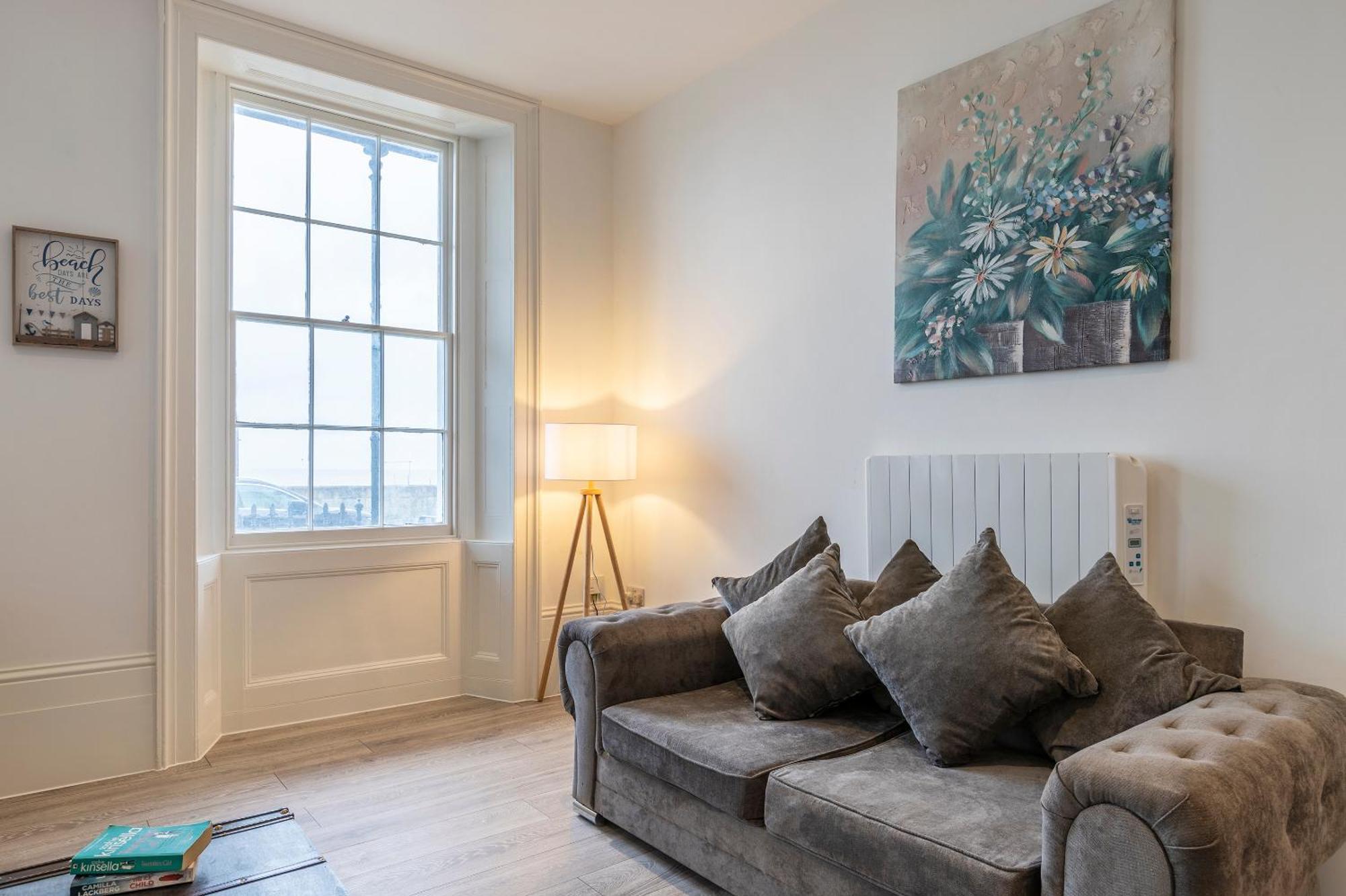 Seaside Serenity: Stylish Sea View Apartments In Herne Bay Eksteriør bilde