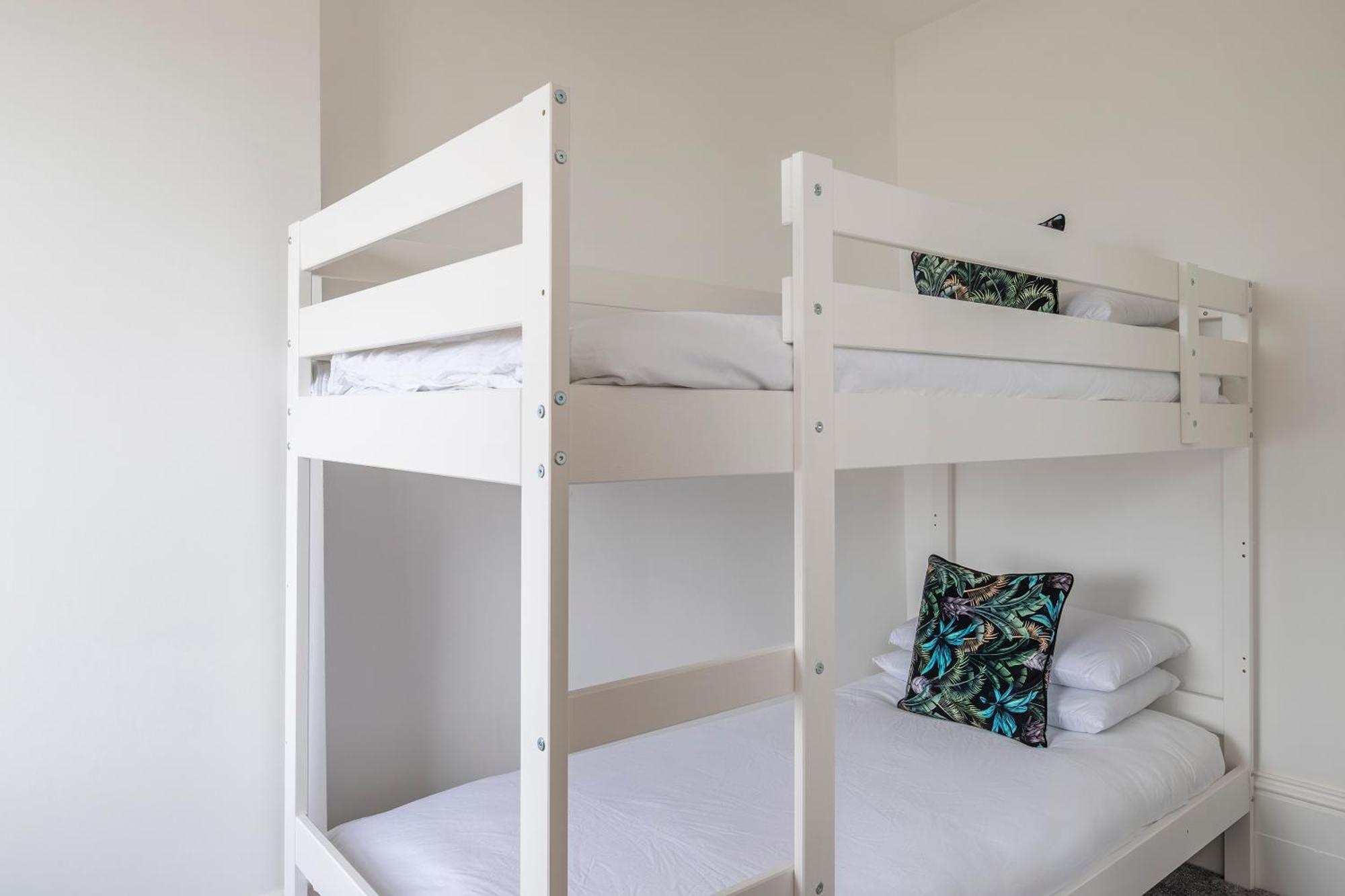 Seaside Serenity: Stylish Sea View Apartments In Herne Bay Eksteriør bilde
