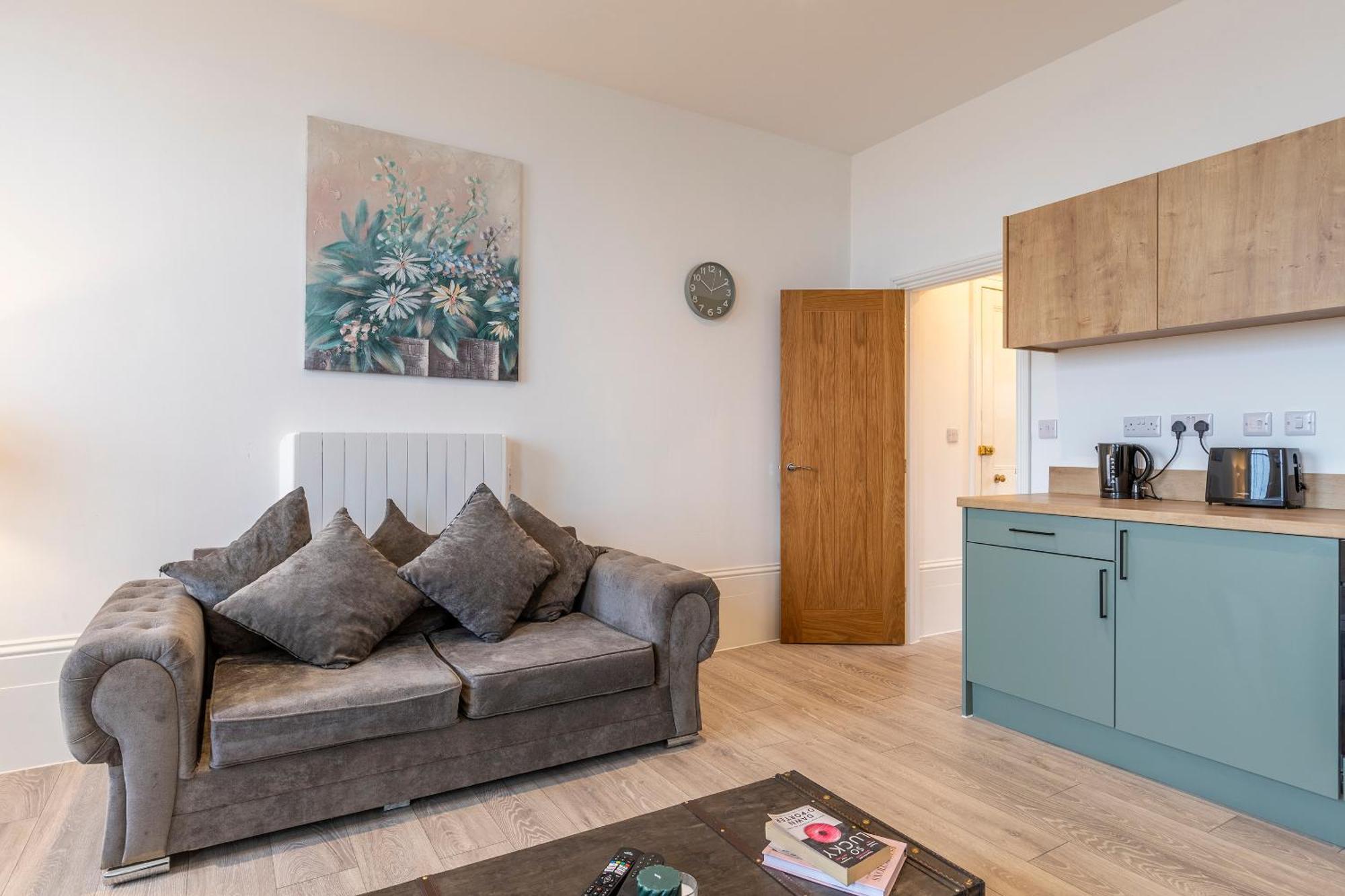 Seaside Serenity: Stylish Sea View Apartments In Herne Bay Eksteriør bilde